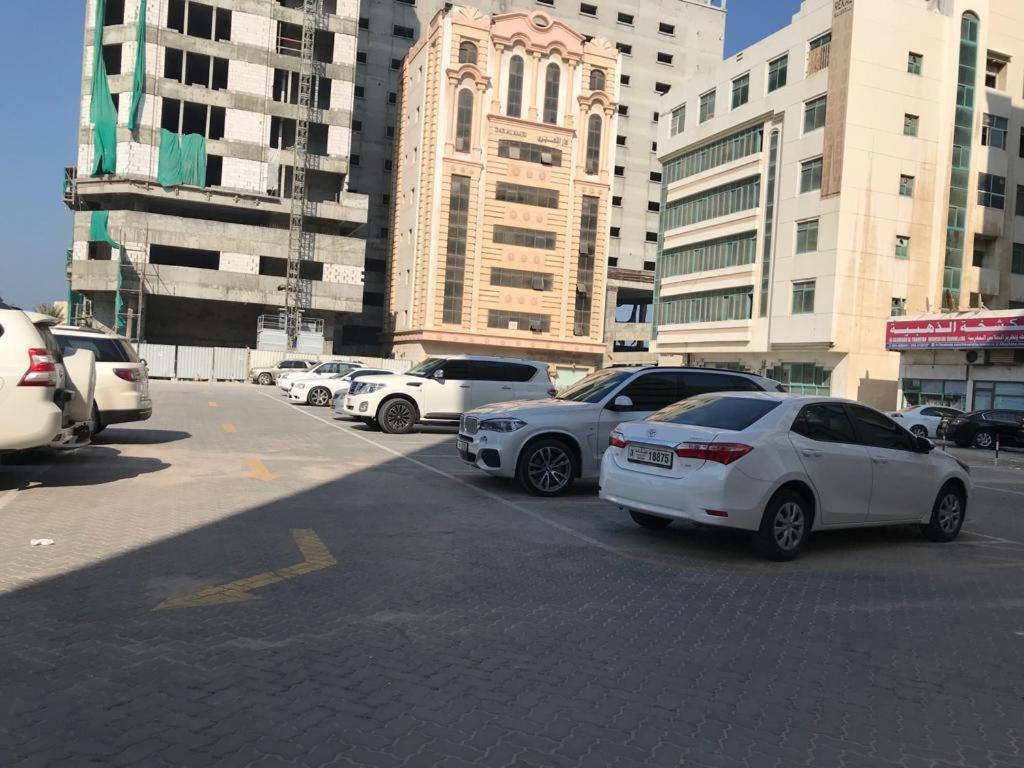 שארג'ה Al Majarah Residence מראה חיצוני תמונה