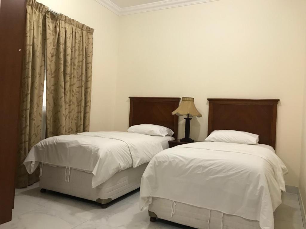 שארג'ה Al Majarah Residence מראה חיצוני תמונה