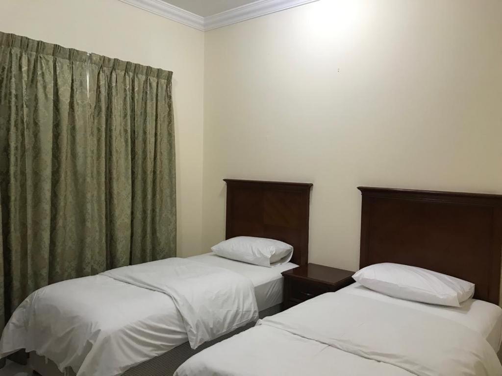 שארג'ה Al Majarah Residence מראה חיצוני תמונה